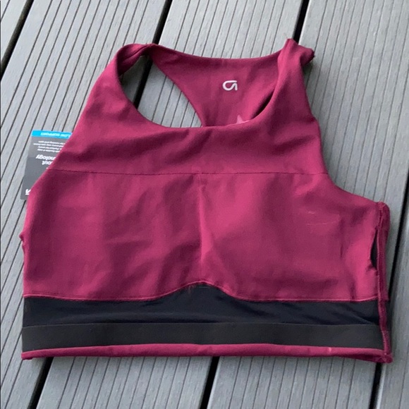GapFit Sports Bra Low Impact with Racerback - Picture 7 of 7